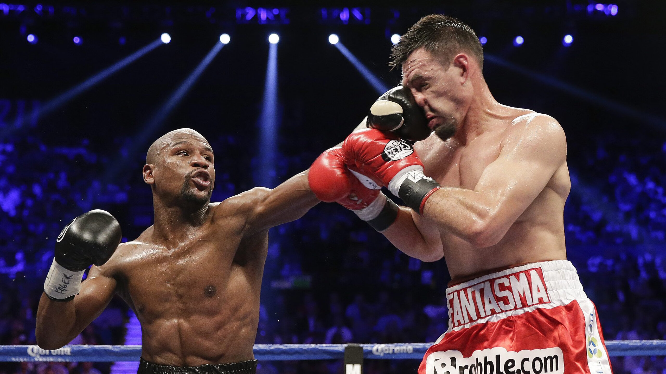 压迫式防守如何制造对手失误,足球比赛压迫式防守特点